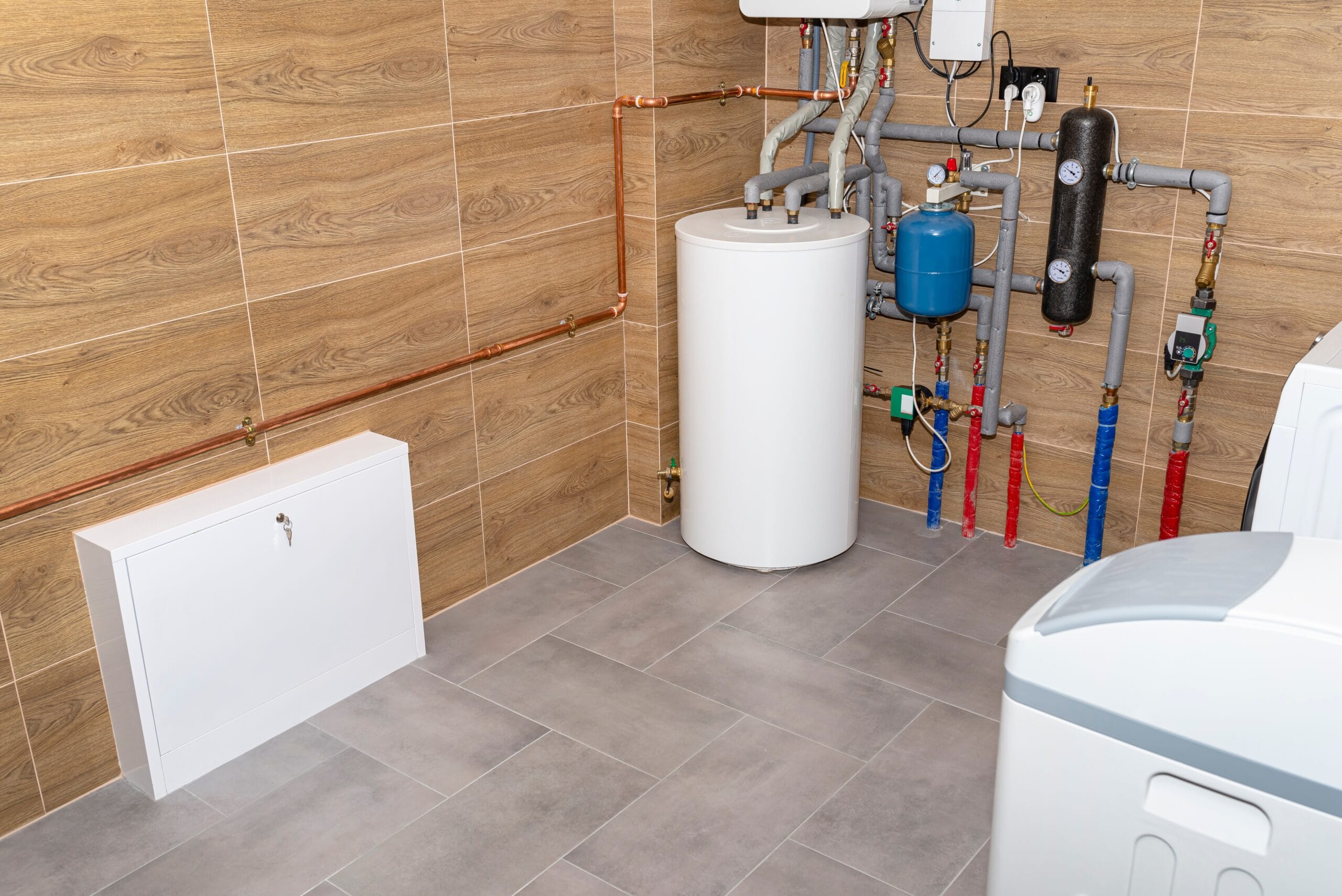 Professional water heater installation in Lomita